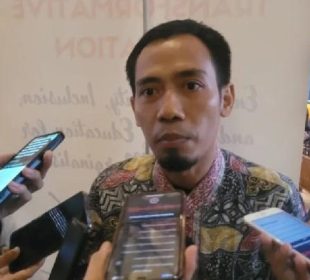 Koordinator Nasional Jaringan Pemantau Pendidikan Indonesia (JPPI) Ubaid Matraji ditemui di Jakarta, Kamis. 2 Mei 2024. ANTARA/Sean Filo Muhamad